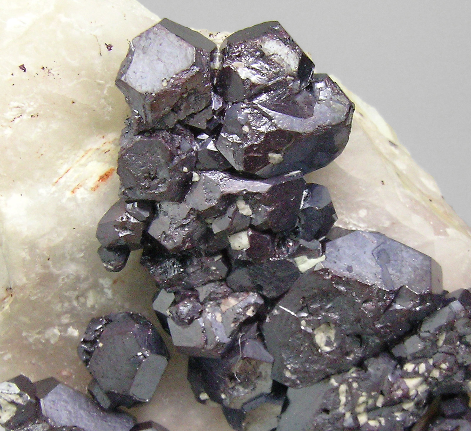 specimens/s_imagesP1/Cuprite-TD99P1d.jpg