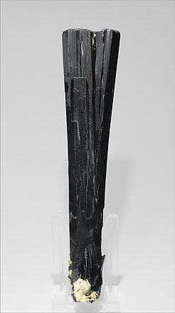 Aegirina con Zirc�n y Feldespato. Vista posterior