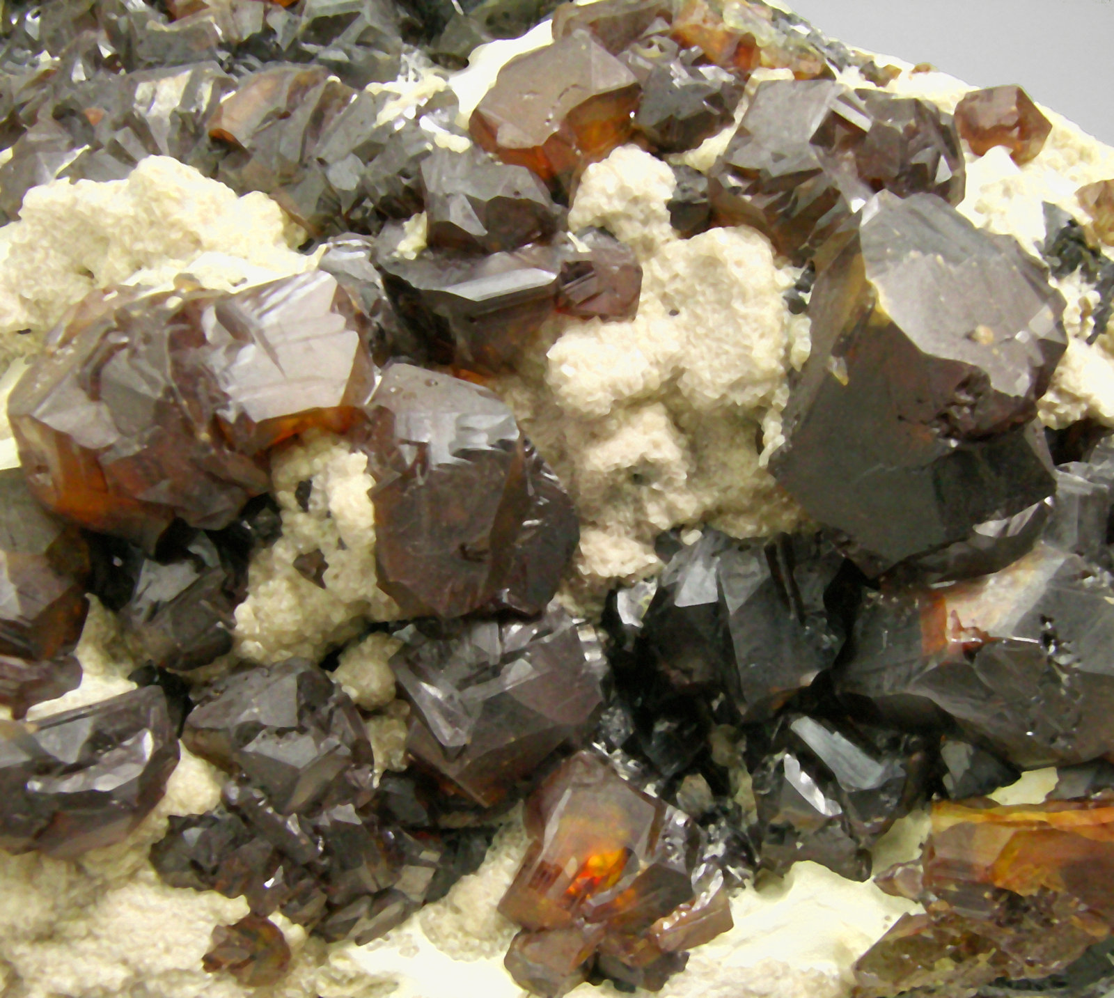 specimens/s_imagesP4/Sphalerite-EL86P4d.jpg
