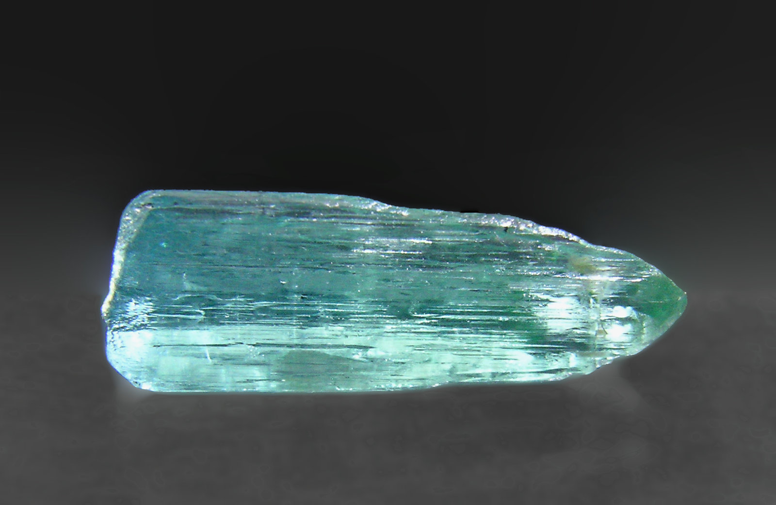 specimens/s_imagesP5/Elbaite-Paraiba-EA56P5r.jpg