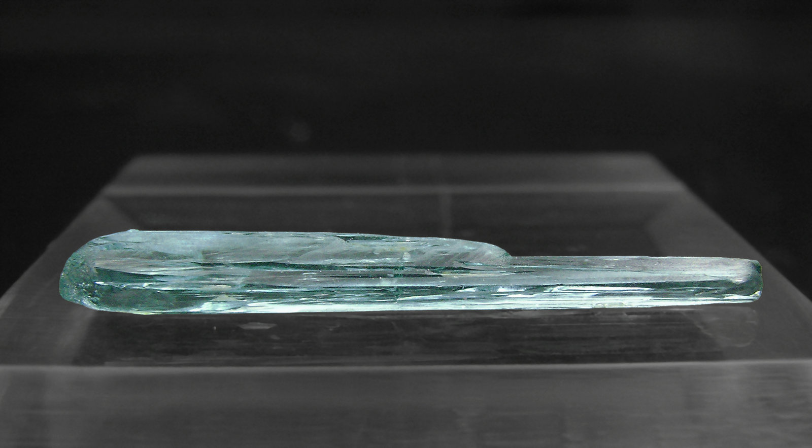 specimens/s_imagesP5/Elbaite-Paraiba-EM88P5f.jpg