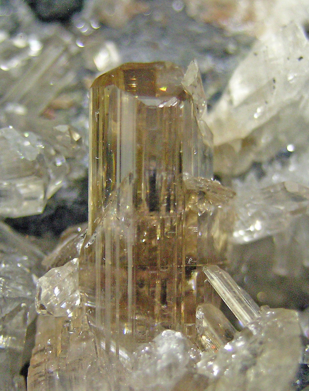 specimens/s_imagesP9/Cerussite-GJ86P9d.jpg