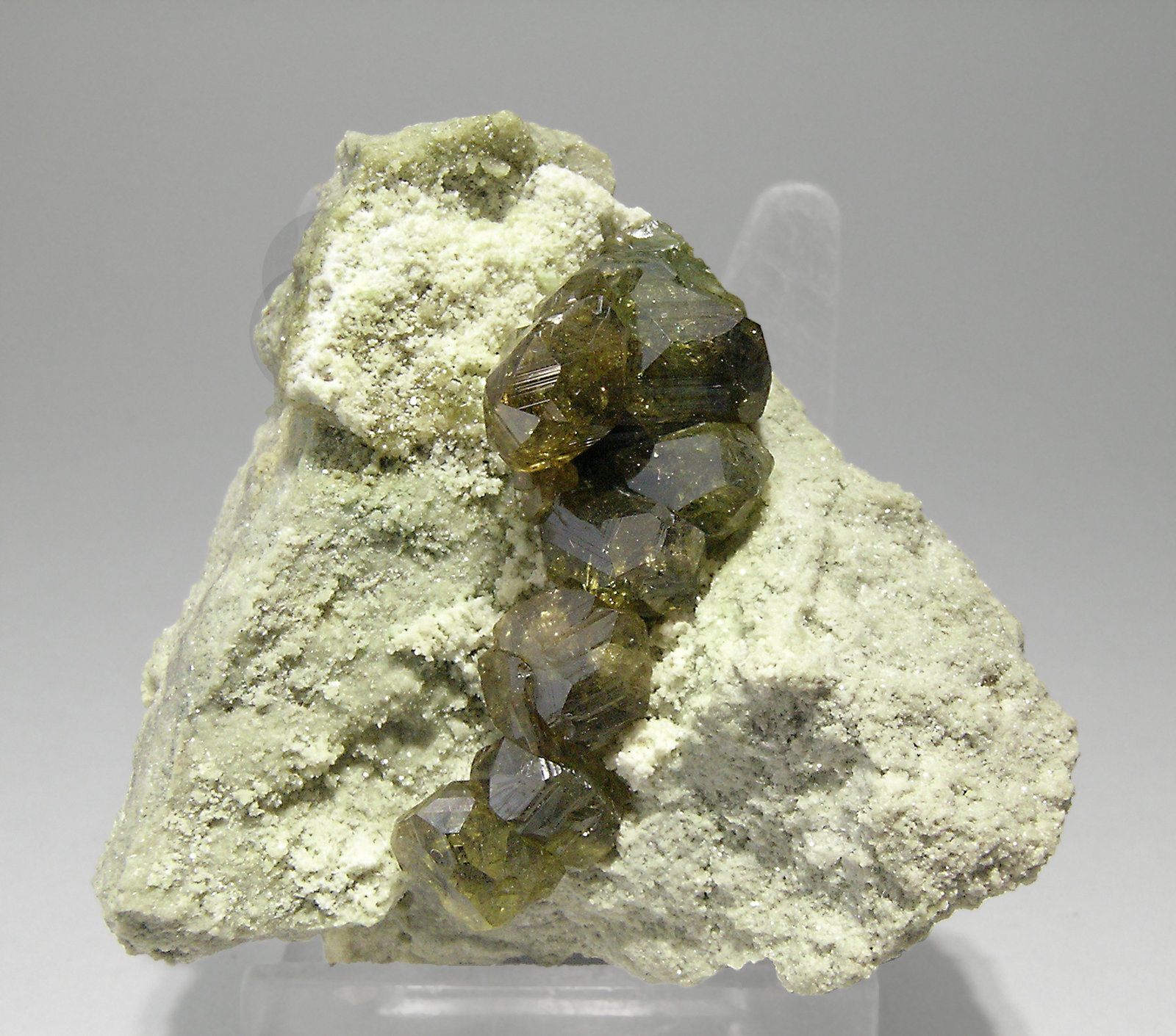 specimens/s_imagesQ0/Andradite_Topazolite-TL94Q0f.jpg