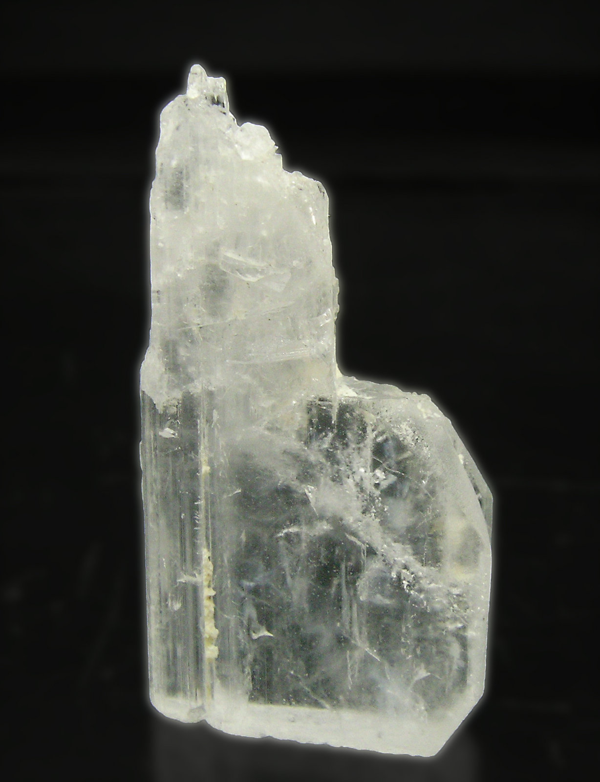 specimens/s_imagesQ0/Hambergite-TA64Q0f.jpg