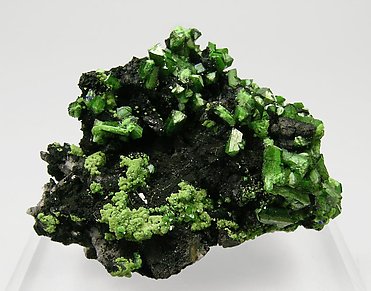 Adamite (variety cuprian). Front