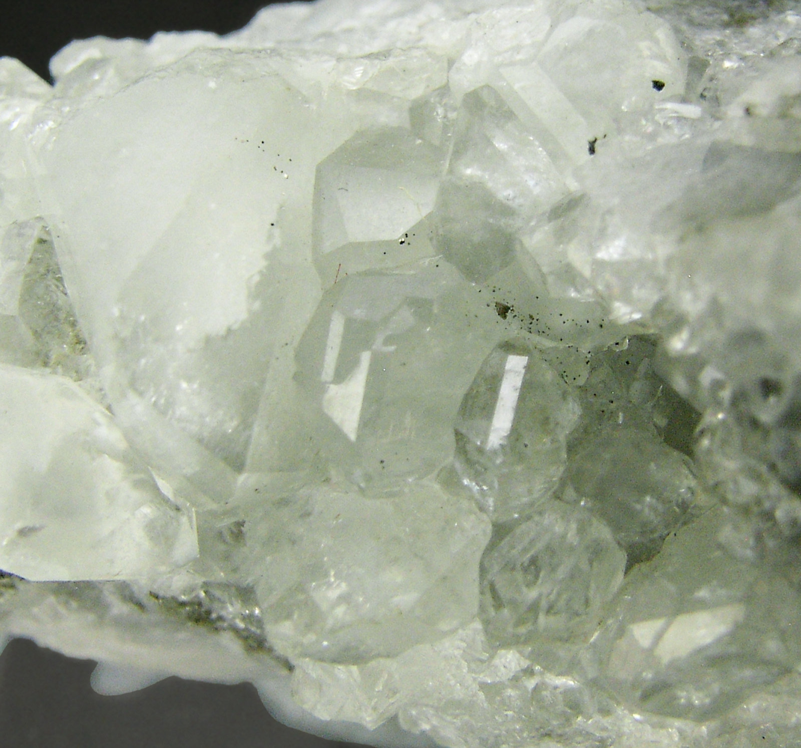 specimens/s_imagesQ5/Datolite-RJ57Q5d.jpg