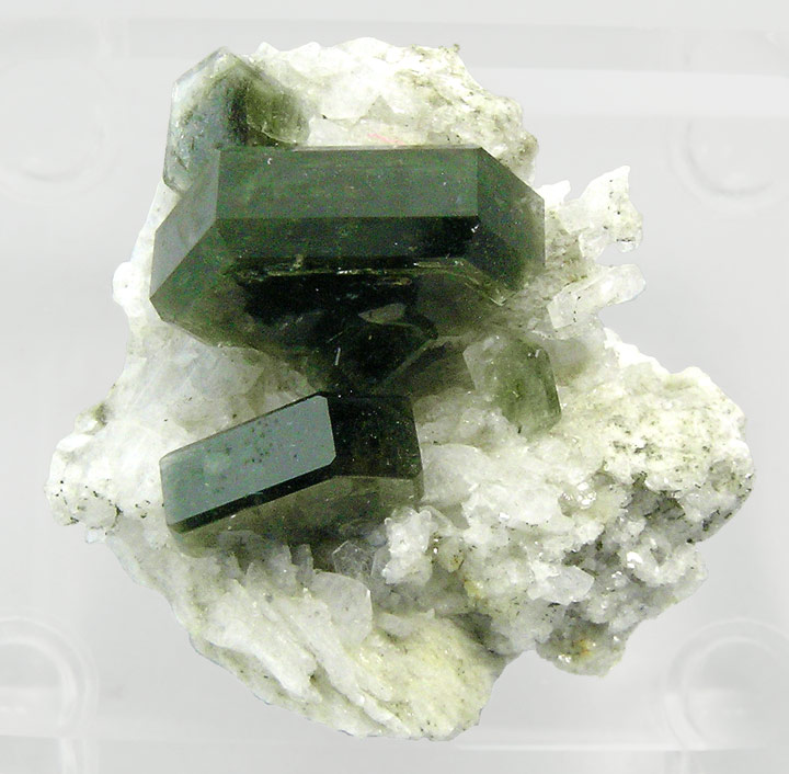 specimens/s_imagesQ6/Fluorapatite-TT86Q6t.jpg