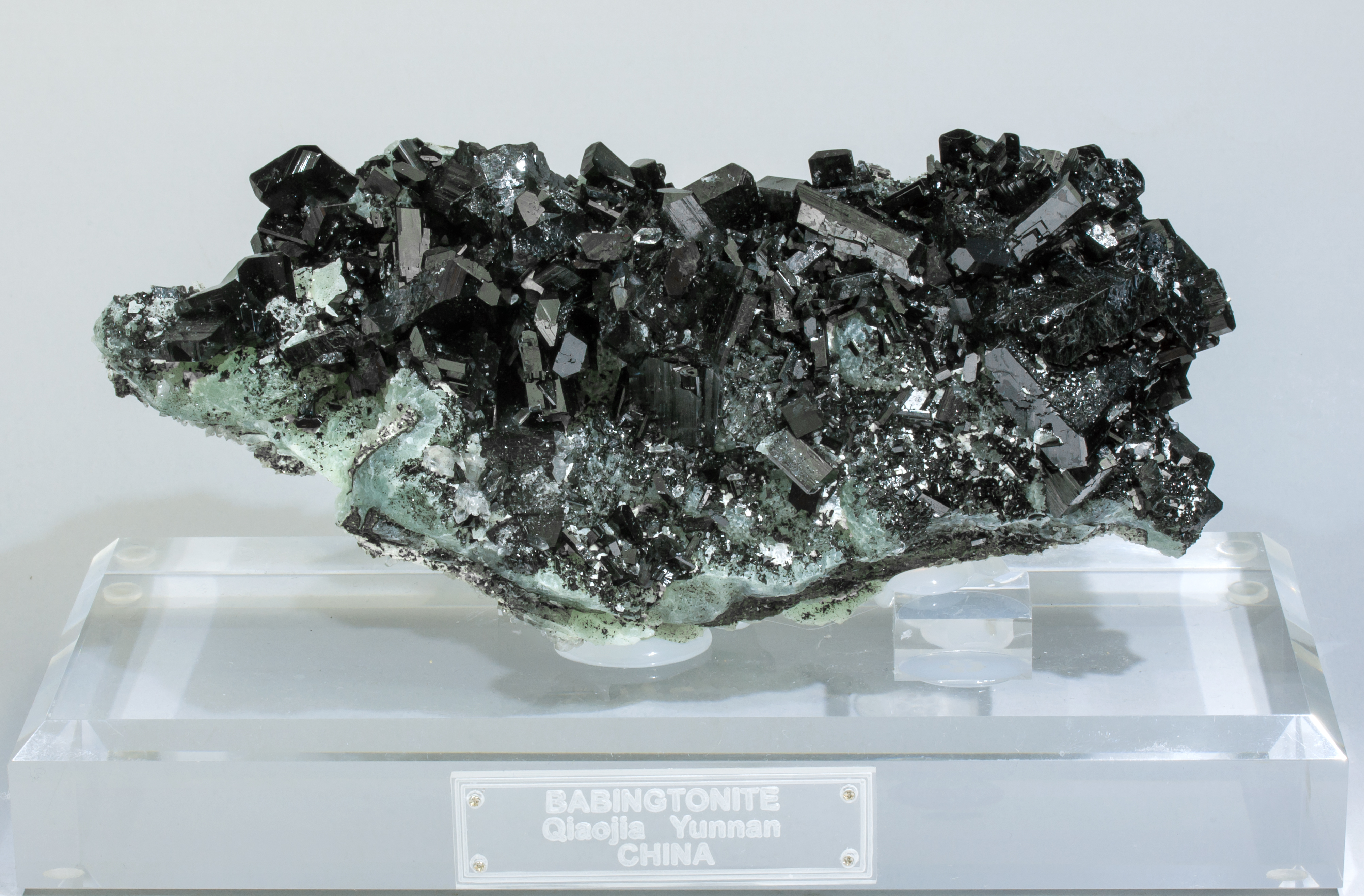 specimens/s_imagesR3/Babingtonite-TA98R3fp.jpg