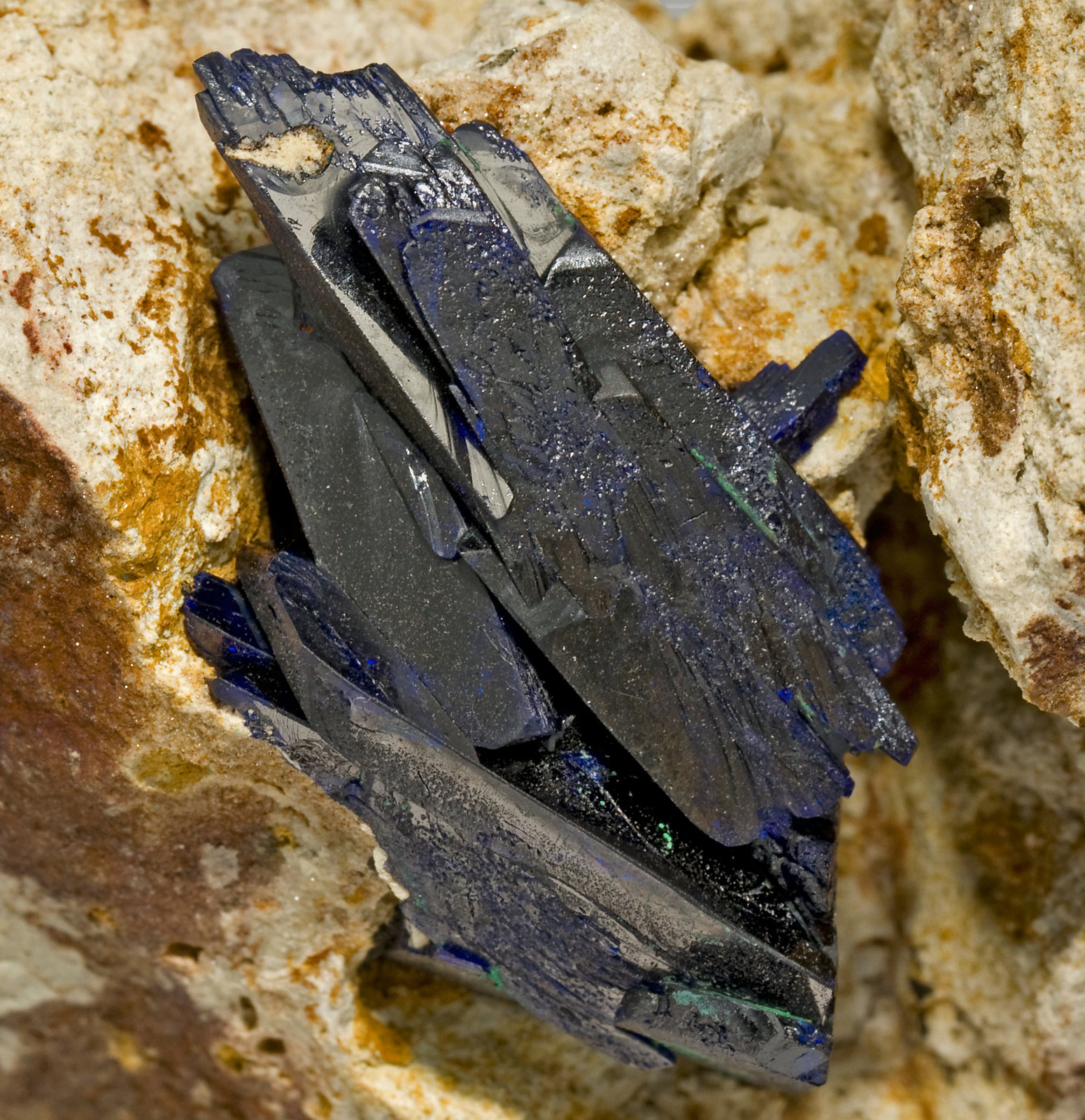 specimens/s_imagesR4/Azurite-DR97R4d.jpg