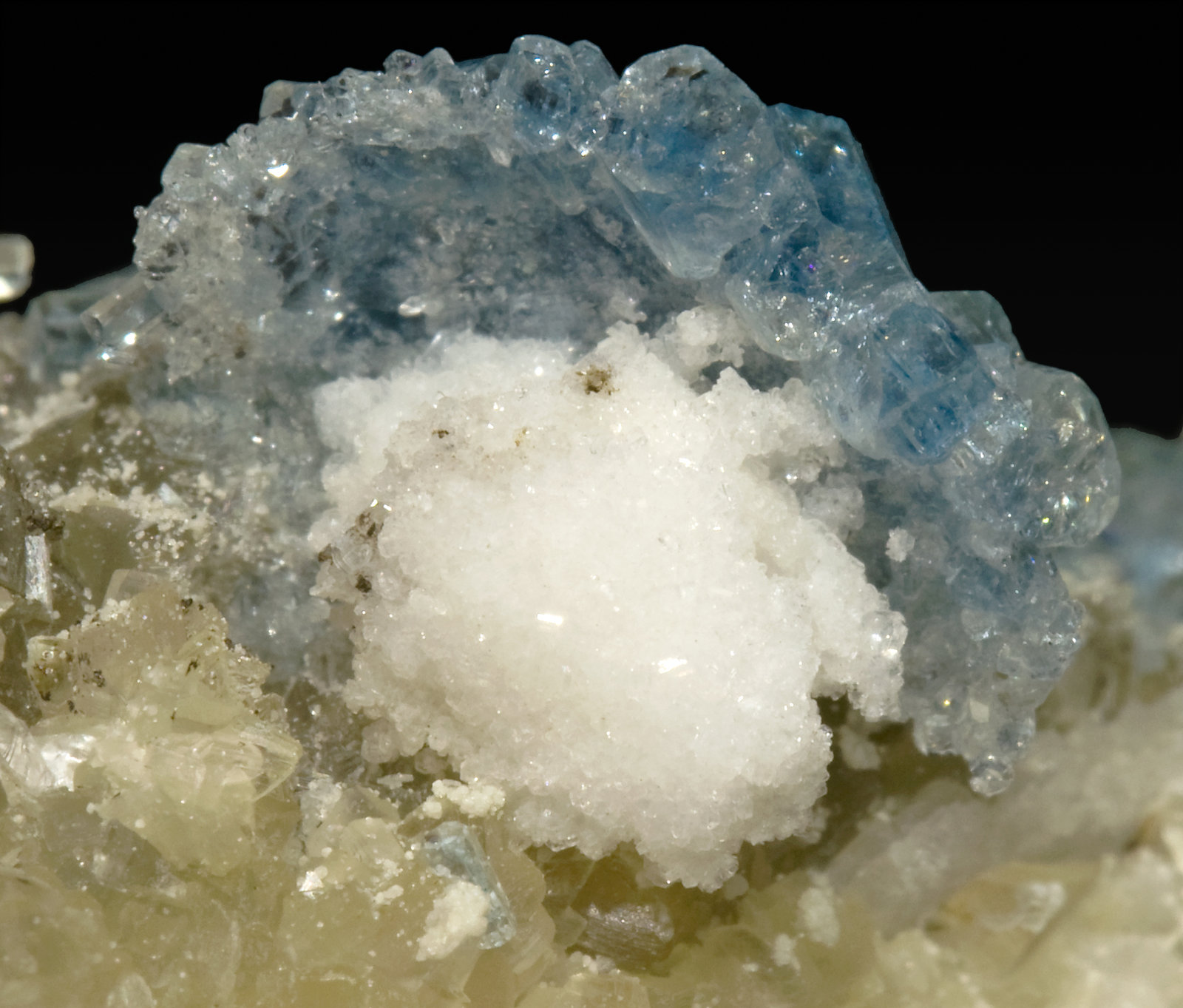 specimens/s_imagesR4/Fluorapatite-EB12R4d.jpg