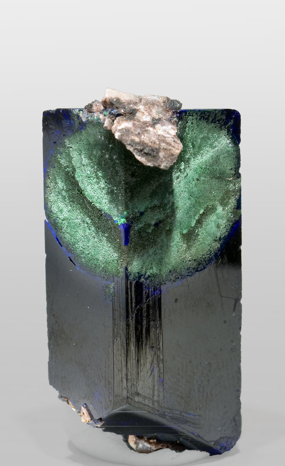 specimens/s_imagesR8/Azurite-MG68R8f.jpg