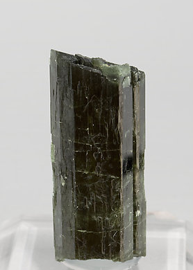 Tremolite. Front