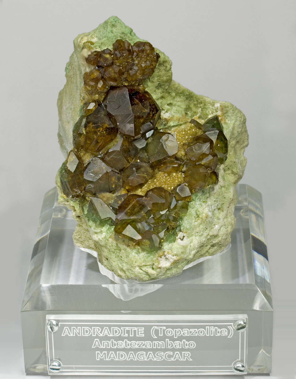specimens/s_imagesS1/Andradite_Topazolite-TP97S1f.jpg
