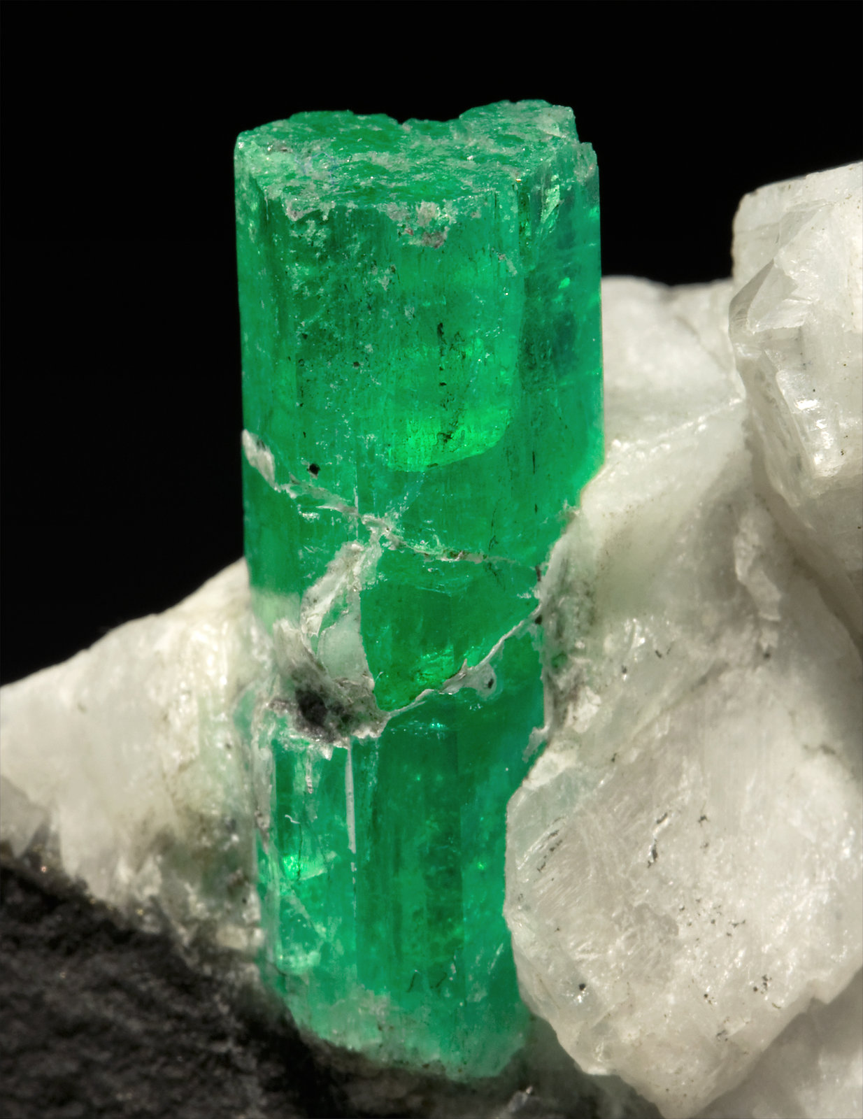 specimens/s_imagesS3/Beryl_Emerald-MV70S3d1.jpg