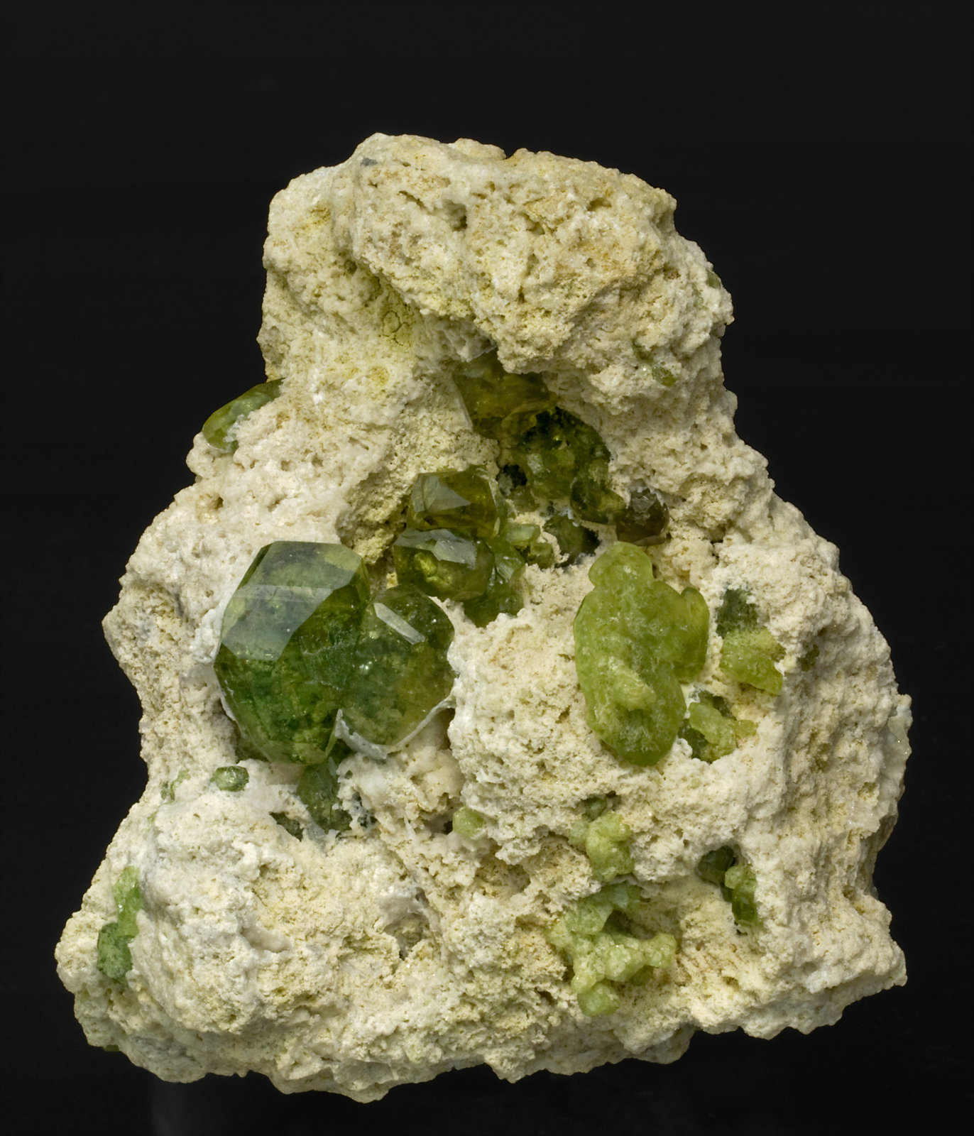 specimens/s_imagesS9/Andradite_Demantoid-TK52S9f.jpg