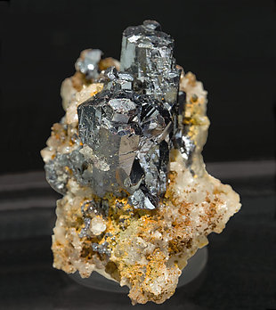 Pyrargyrite with Calcite and Quartz. Front