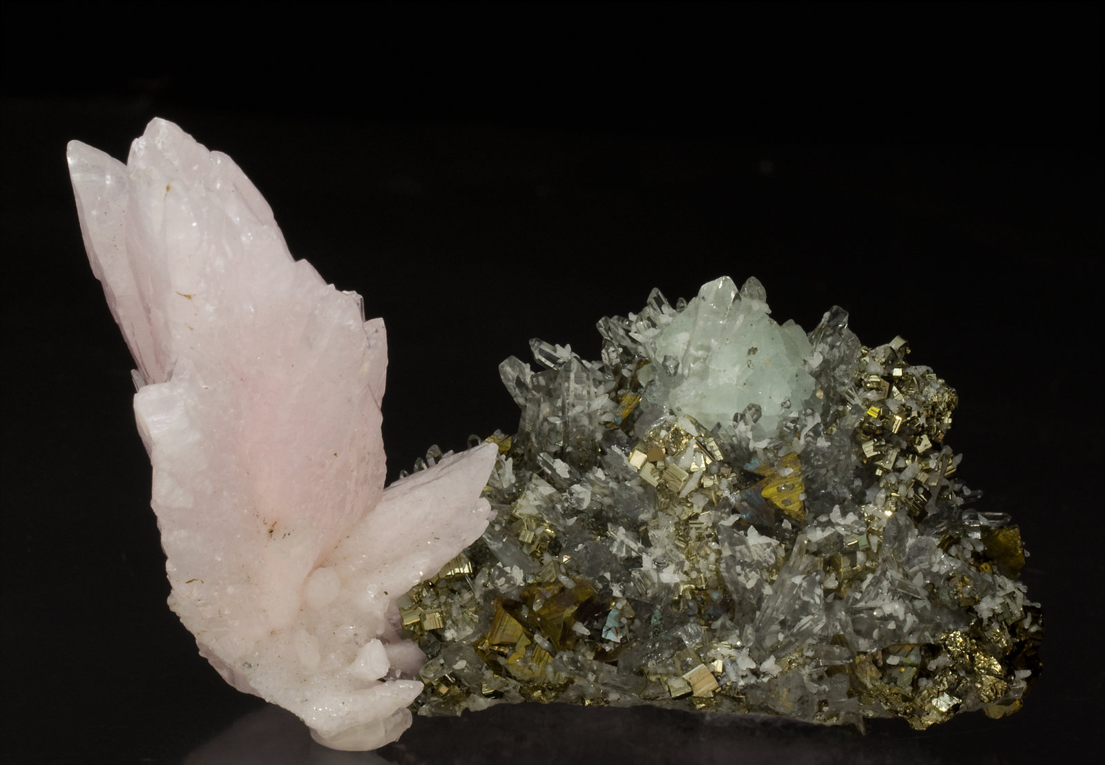 specimens/s_imagesT1/Calcite-MV27T1r.jpg
