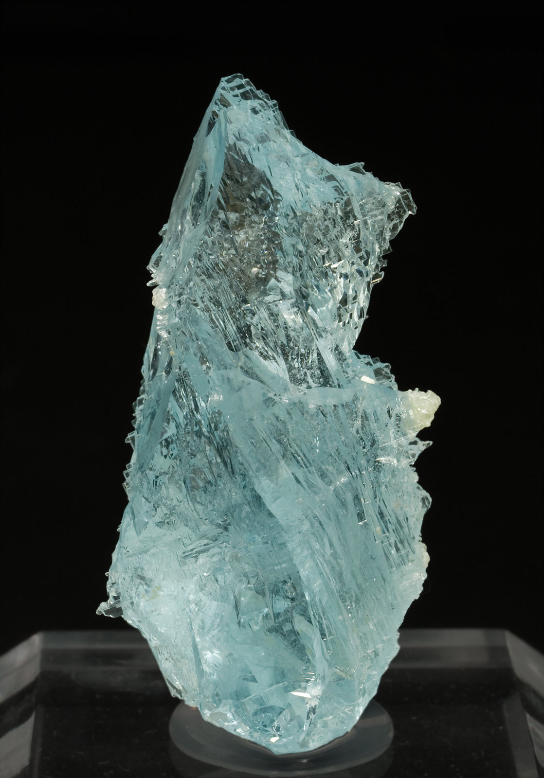 specimens/s_imagesT2/Topaz-MB68T2f.jpg