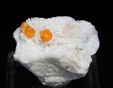 Spessartine with Spodumene (variety kunzite), Albite and 'lepidolite'. 