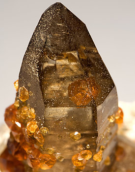 Spessartine with smoky Quartz. 