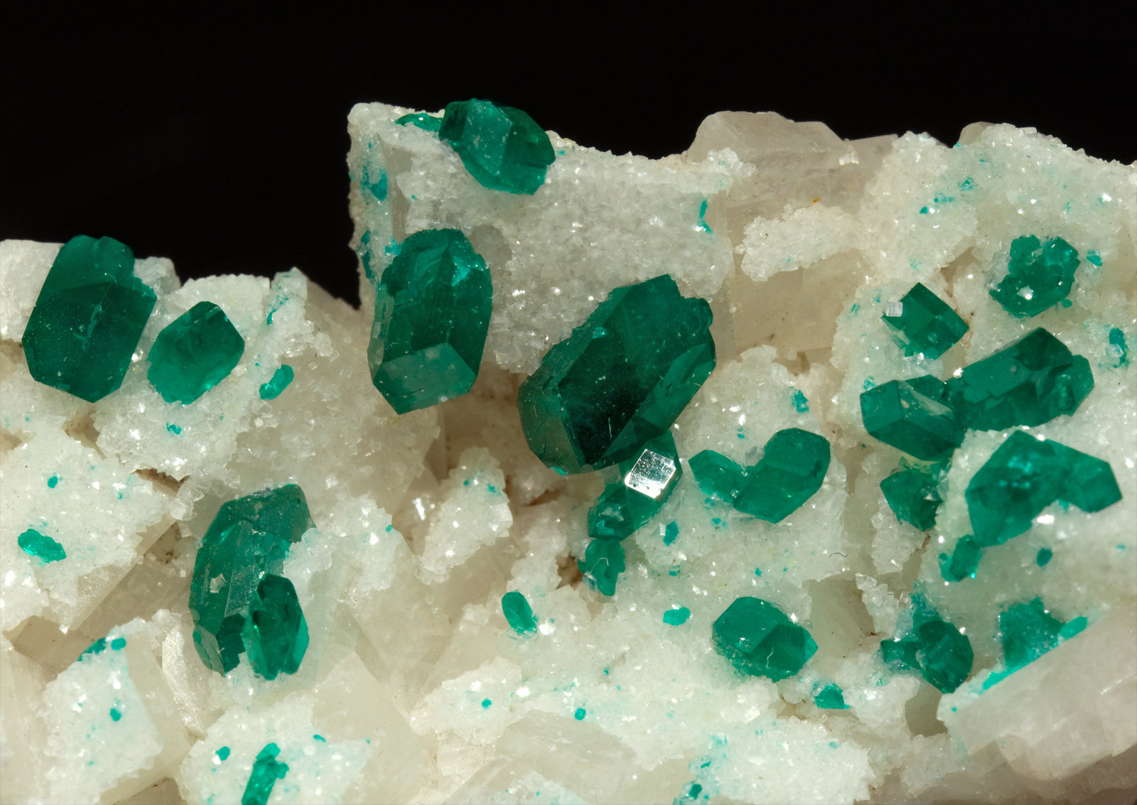 specimens/s_imagesV5/Dioptase-RG16V5d.jpg