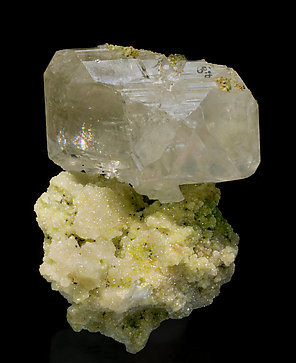 Cerussite. Front