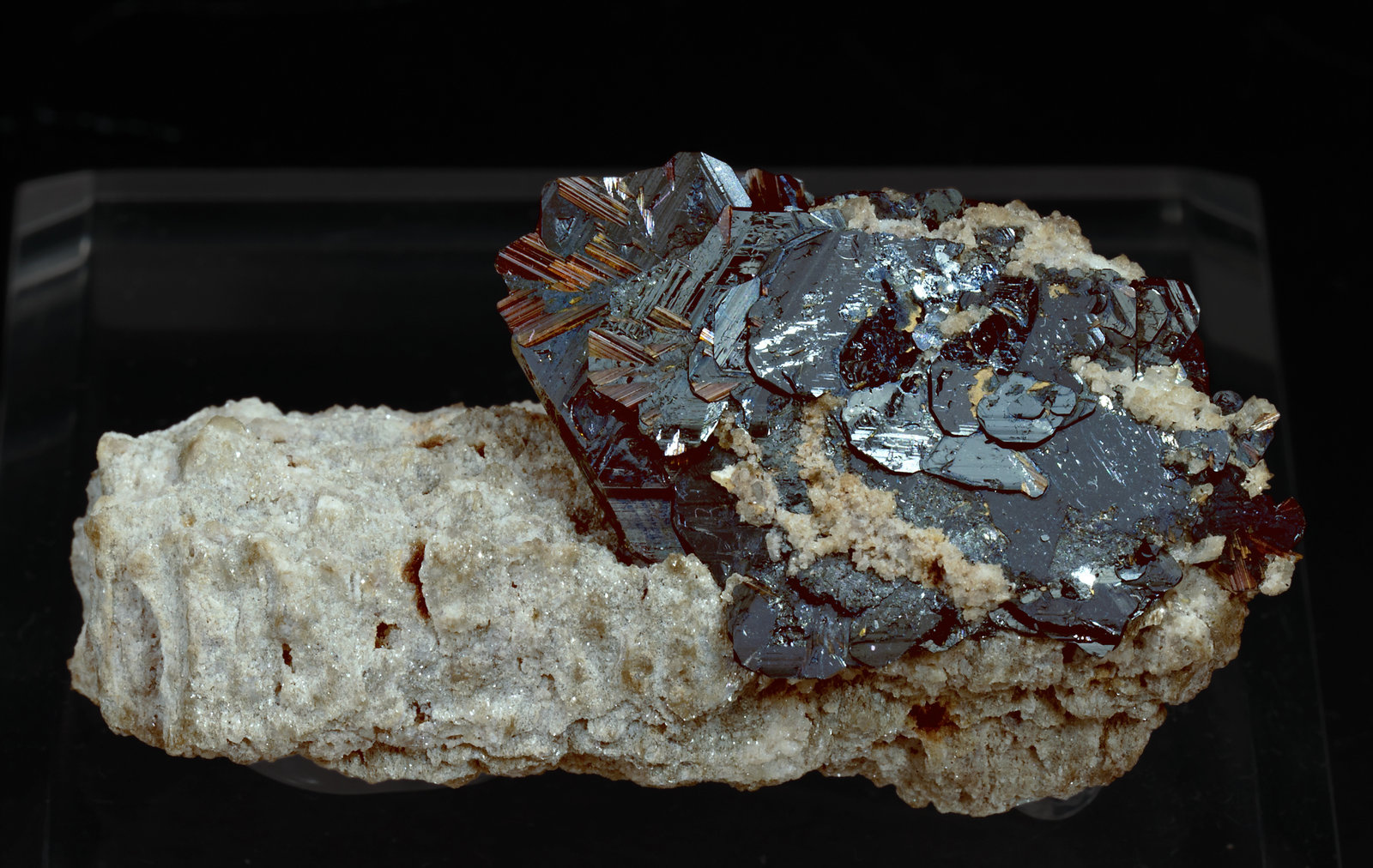 specimens/s_imagesX2/Hematites-MN17X2f.jpg