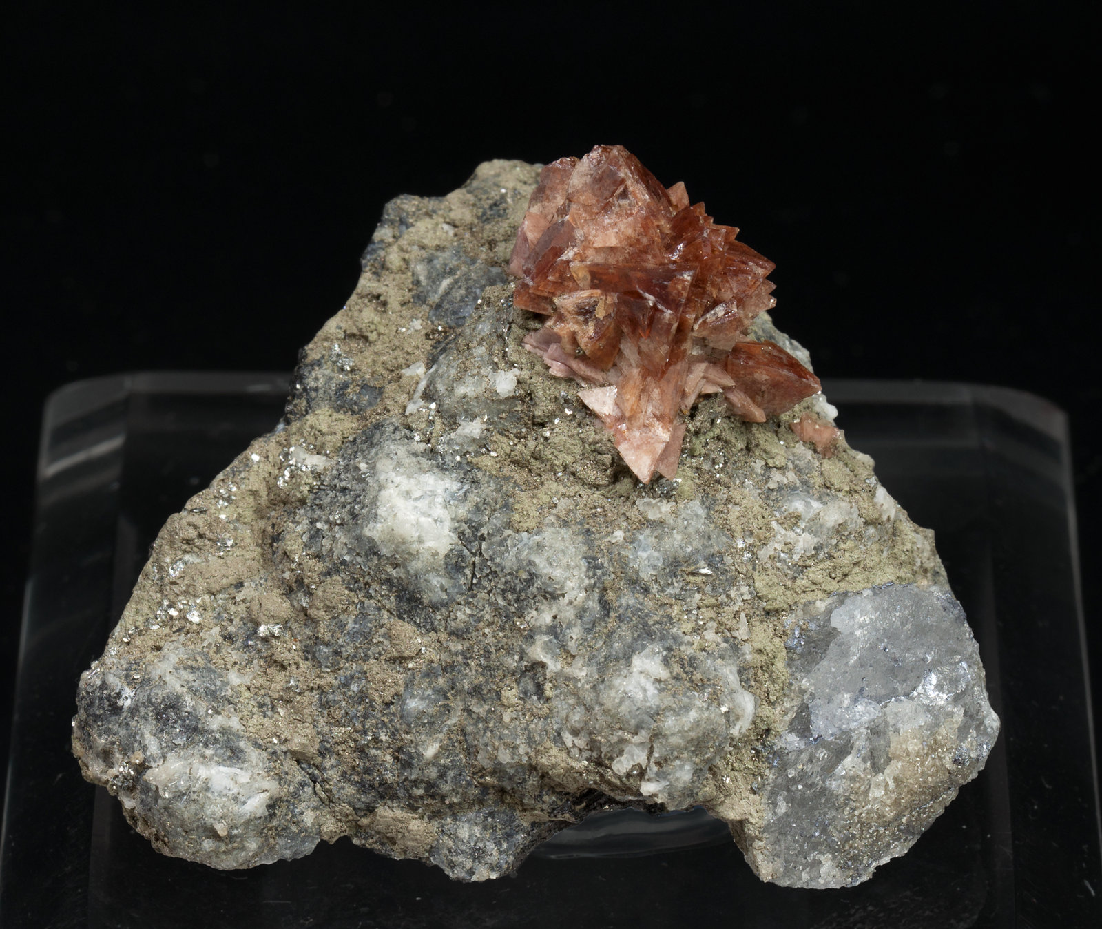 specimens/s_imagesX6/Helvite-E36X6f.jpg