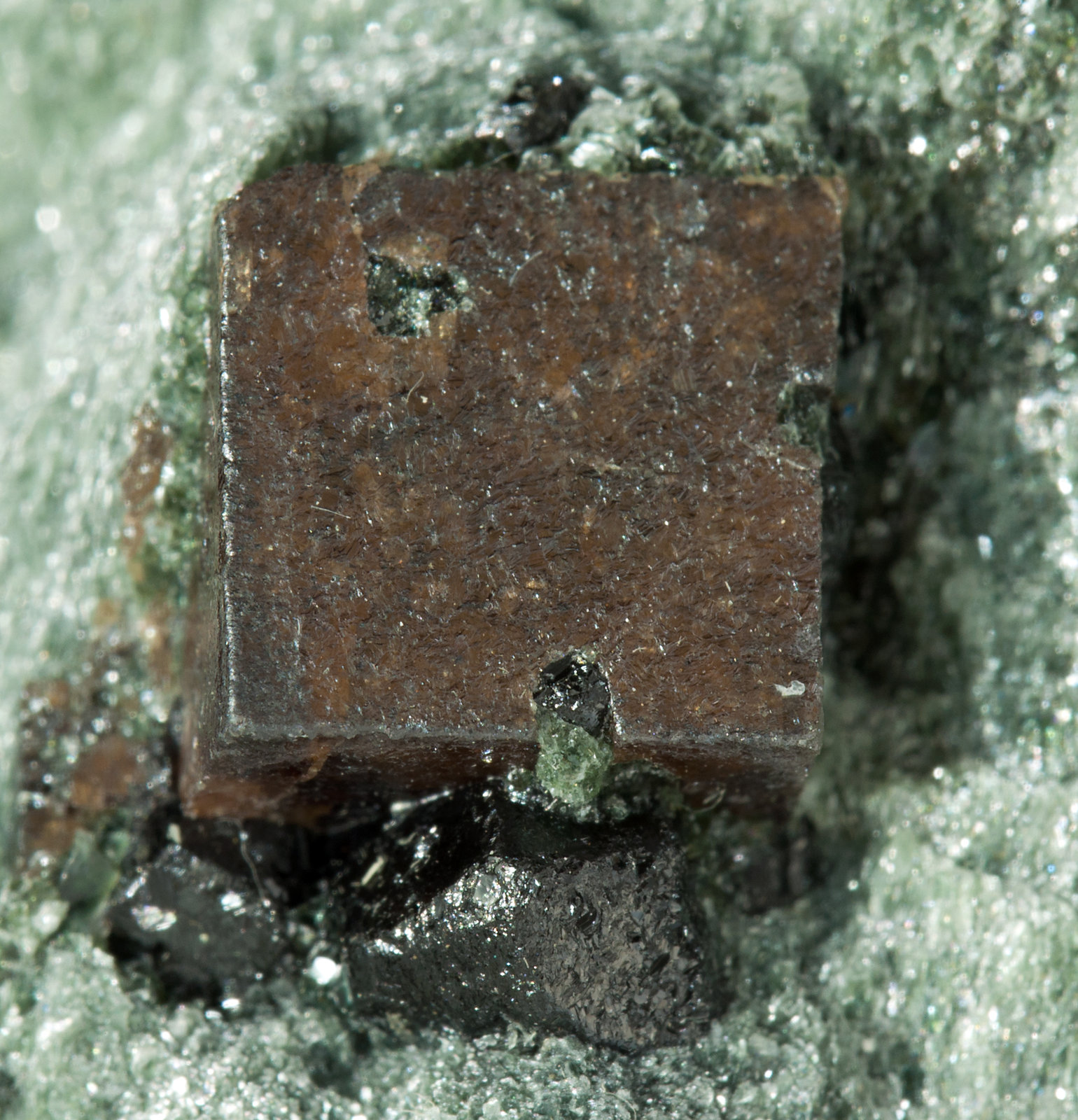 specimens/s_imagesX8/Perovskite-RE67X8d.jpg