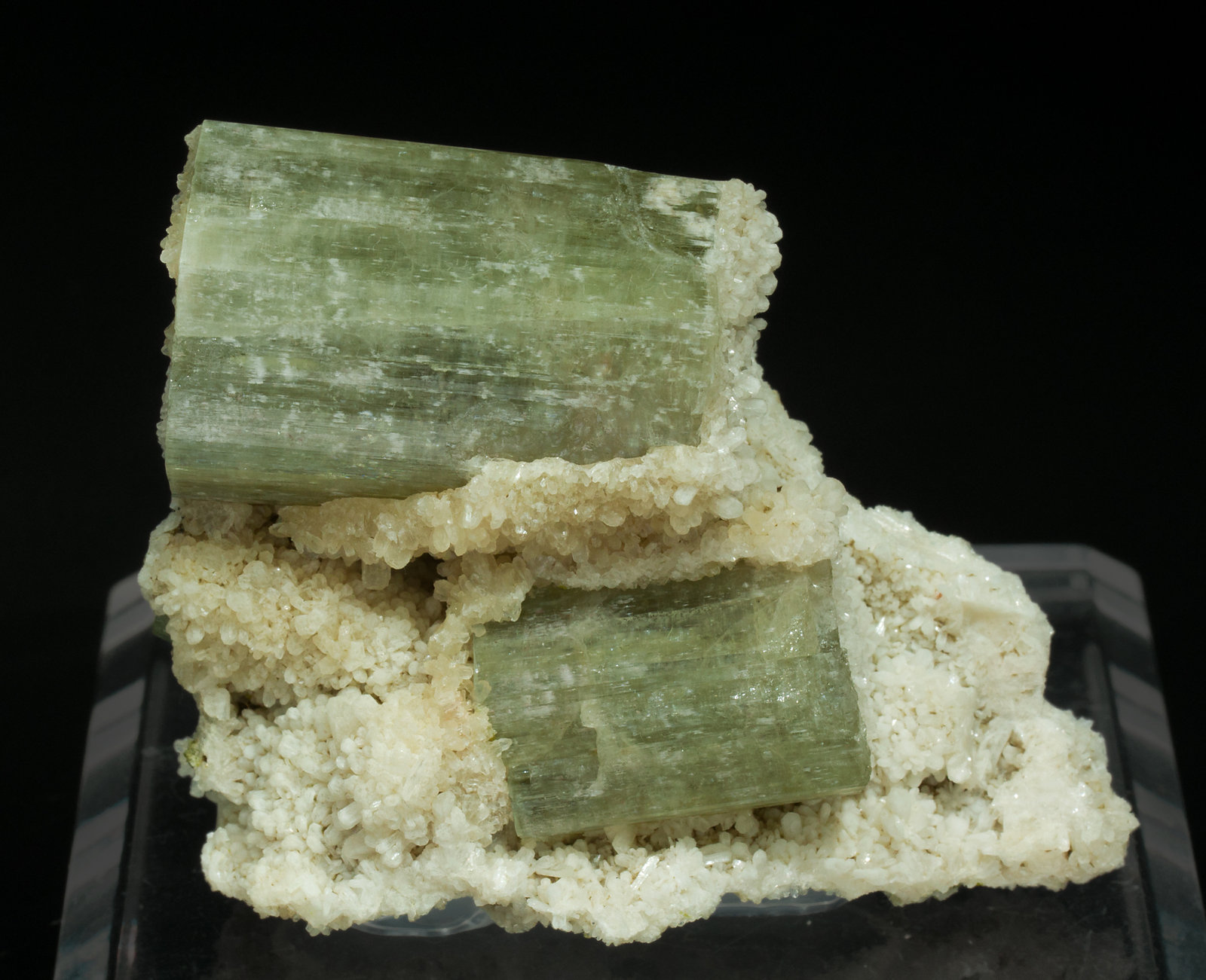 specimens/s_imagesY2/Fluorapatite-EM14Y2f.jpg