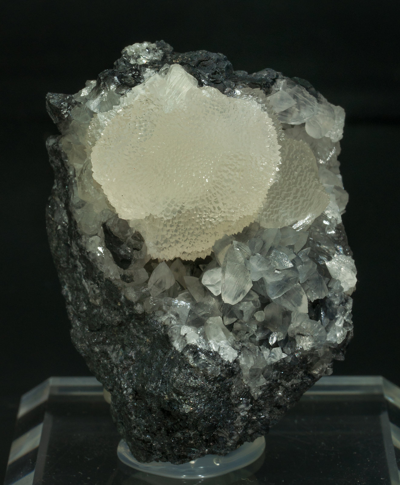 specimens/s_imagesY2/Smithsonite-EA26Y2f.jpg