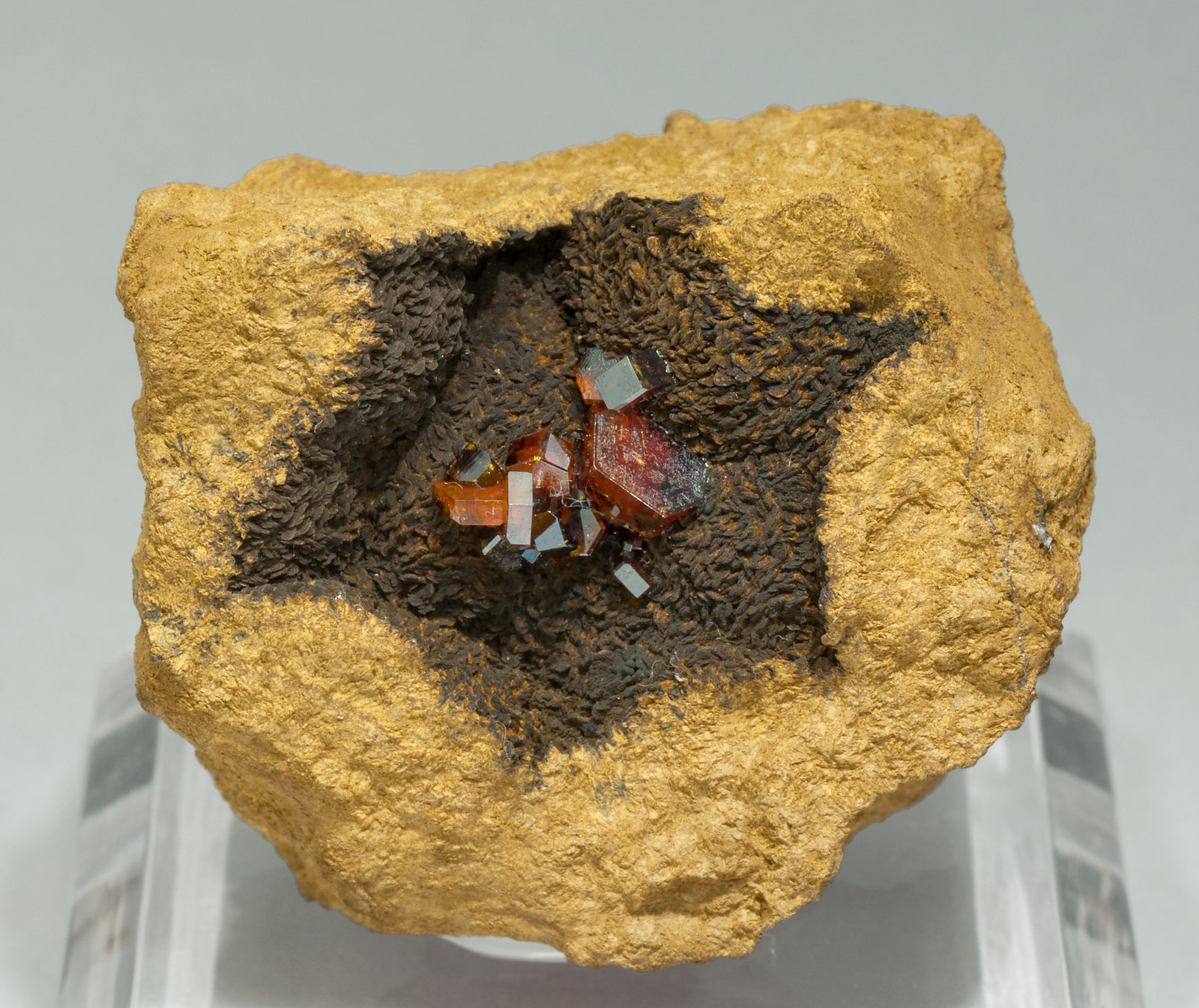 specimens/s_imagesY2/Vanadinite-EK9Y2f.jpg