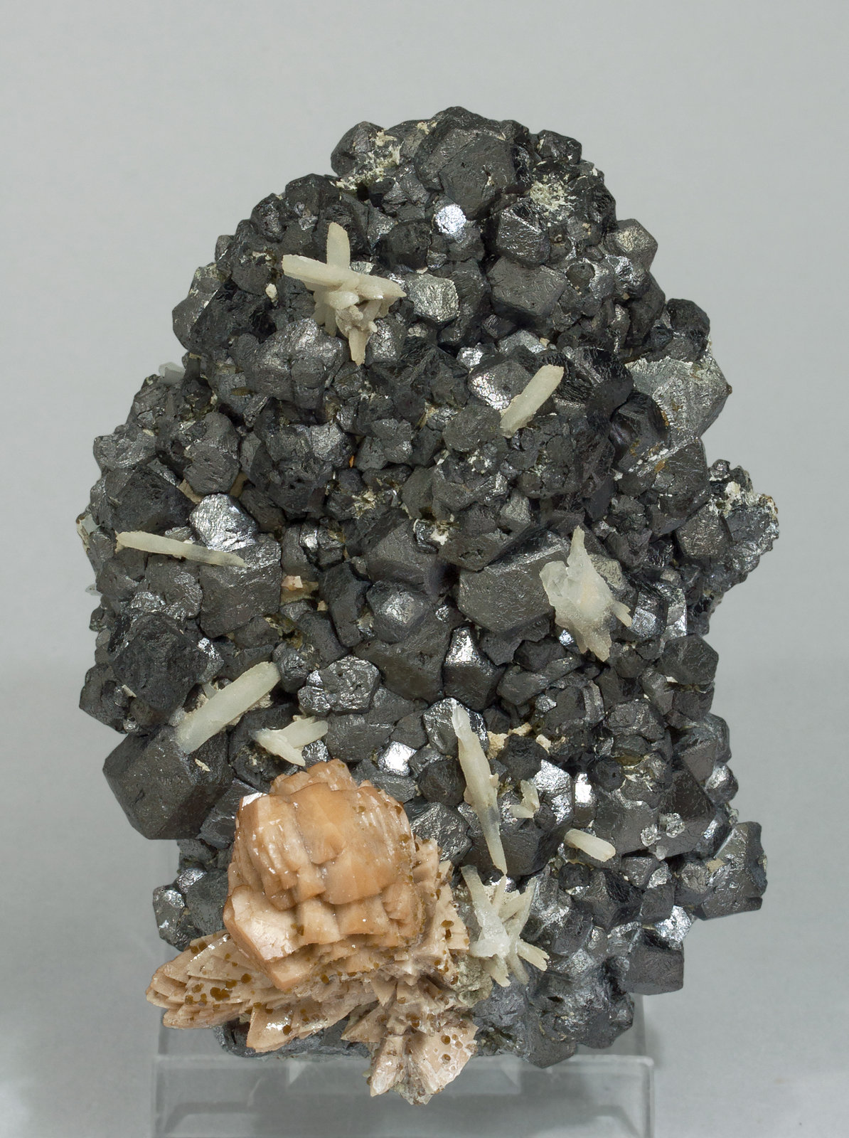 specimens/s_imagesY3/Genthelvite-MJ66Y3f.jpg