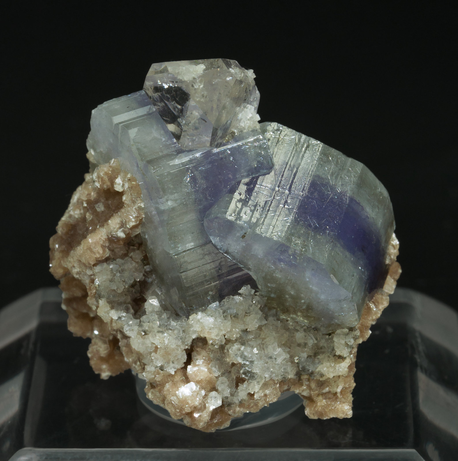 specimens/s_imagesY6/Fluorapatite-AH37Y6f.jpg