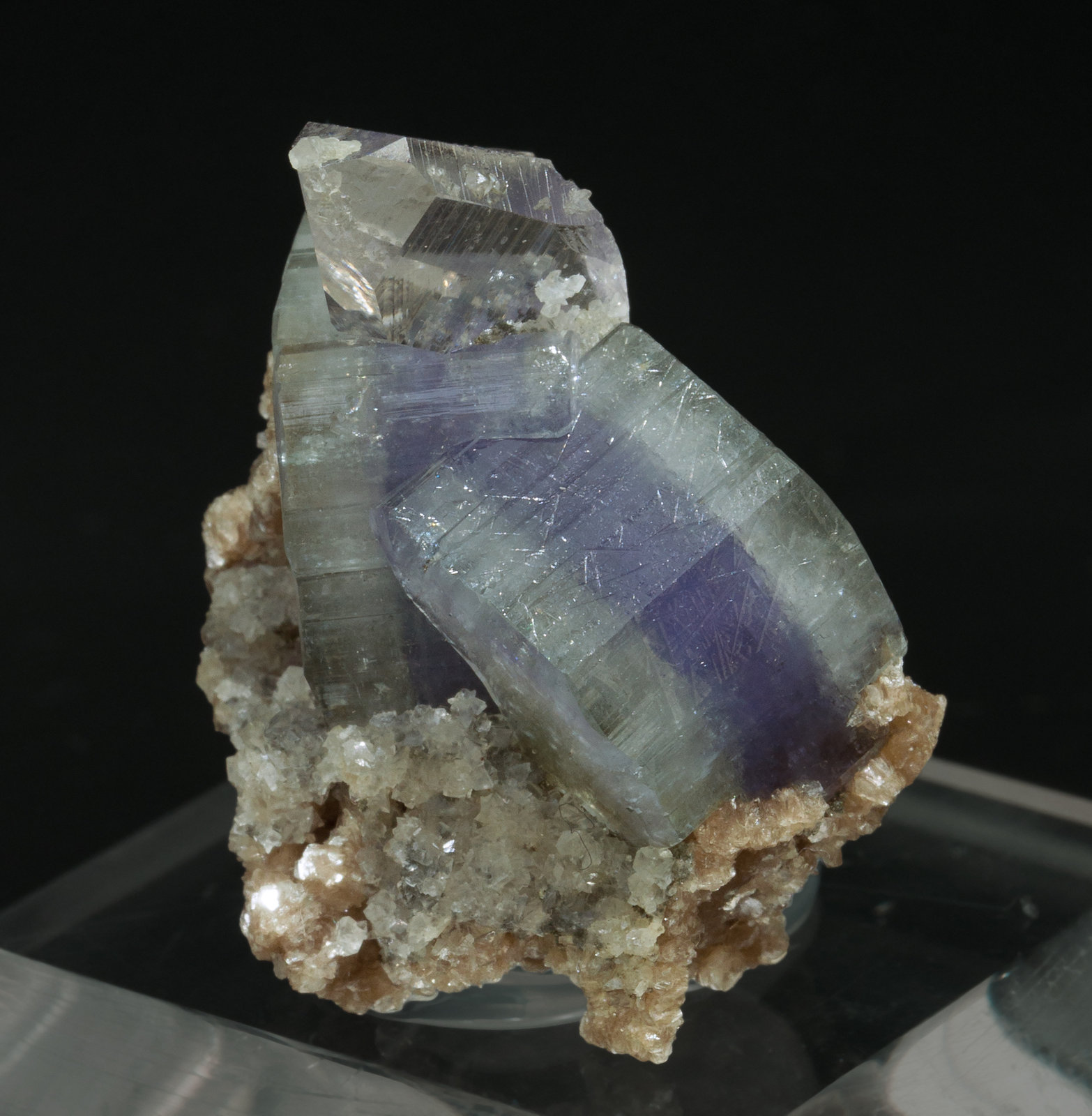 specimens/s_imagesY6/Fluorapatite-AH37Y6s.jpg