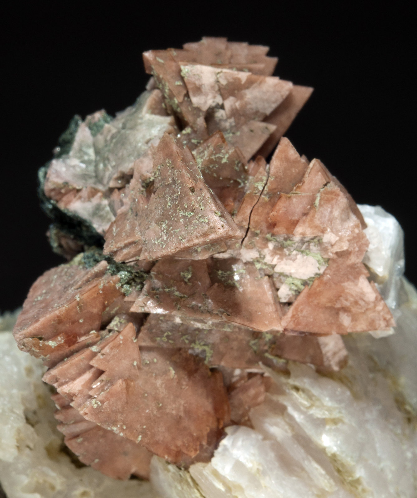 specimens/s_imagesY6/Genthelvite-EN99Y6d.jpg