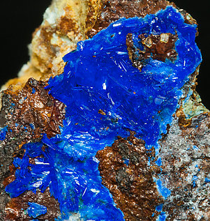 Linarite with Brochantite and Quartz. 