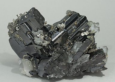 Ferberite with Quartz, Arsenopyrite and Muscovite. Front
