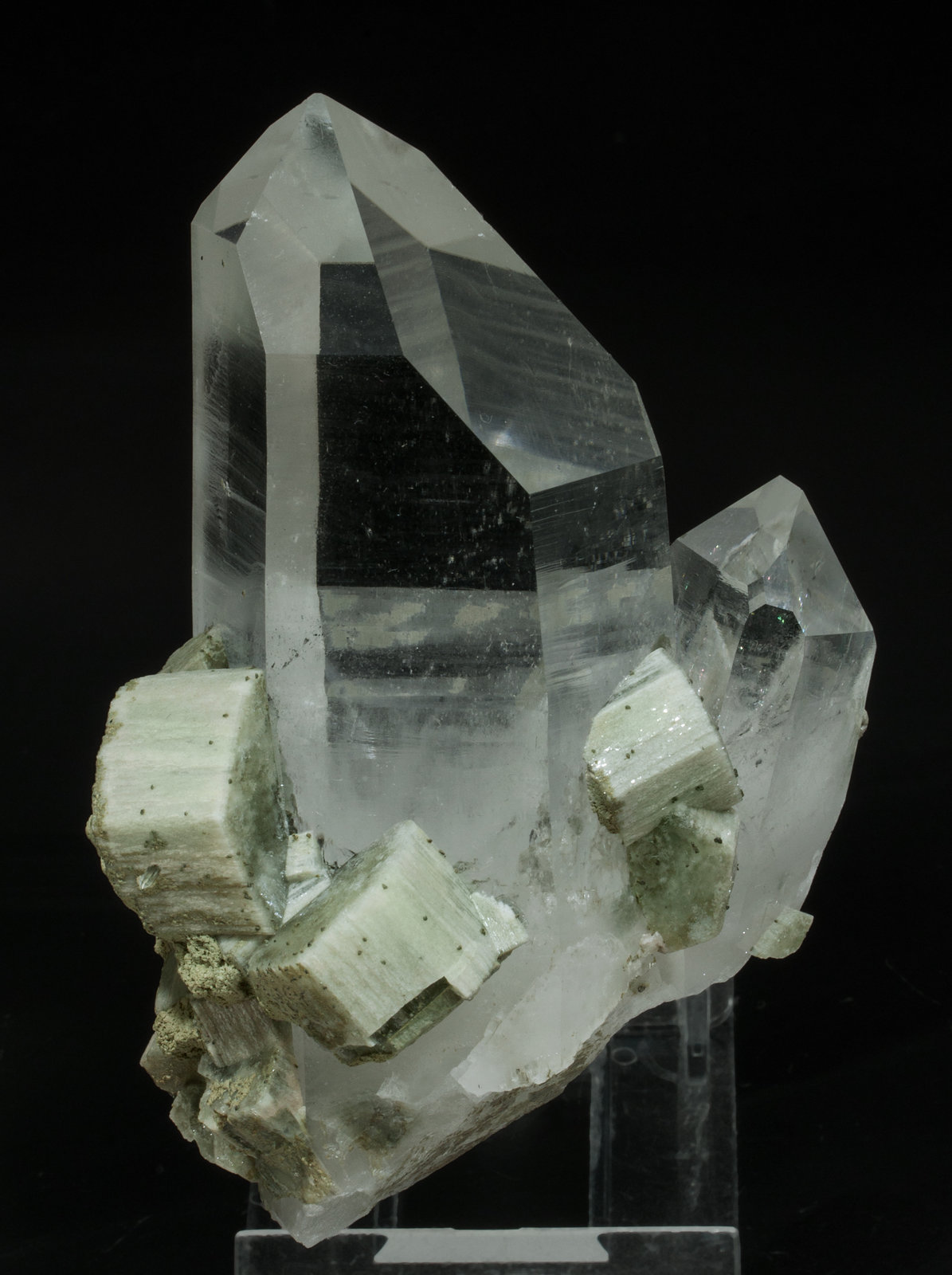 specimens/s_imagesY8/Fluorapatite-AB91Y8f.jpg