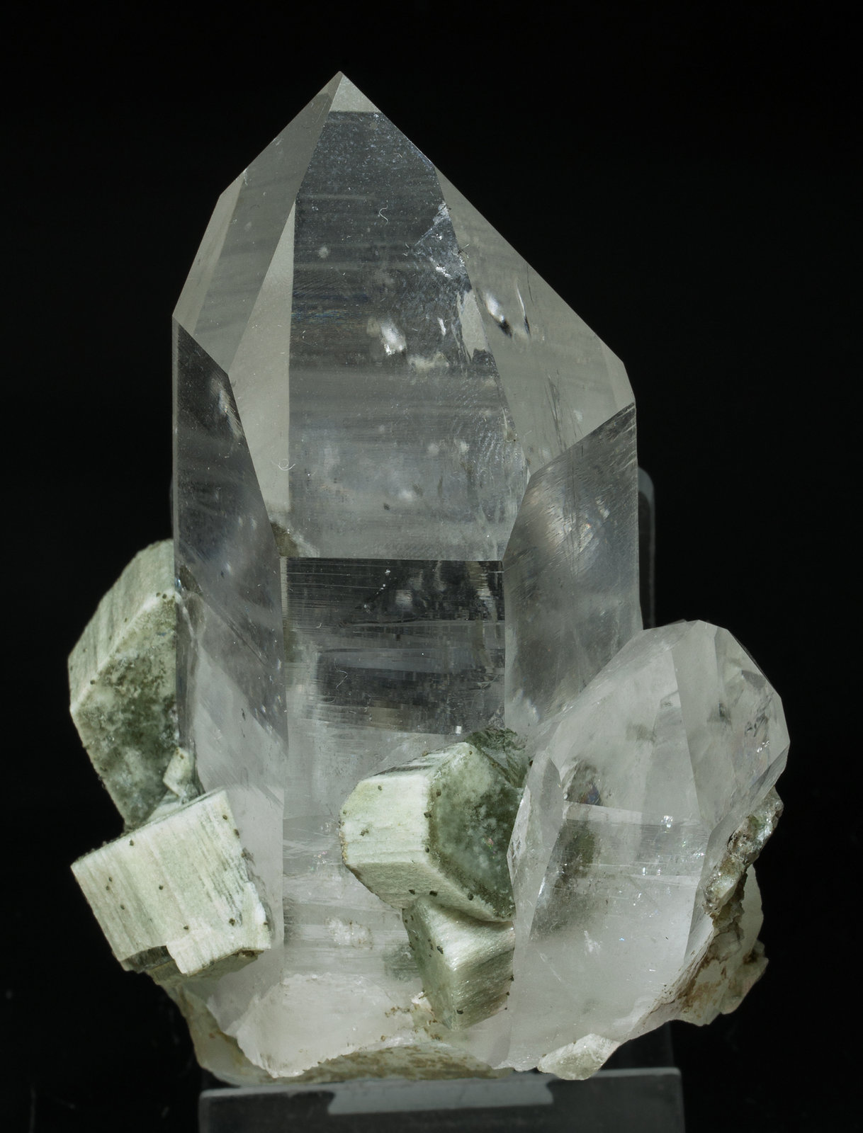 specimens/s_imagesY8/Fluorapatite-AB91Y8s.jpg