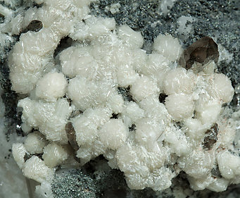 Bavenite with smoky Quartz and Chlorite. 