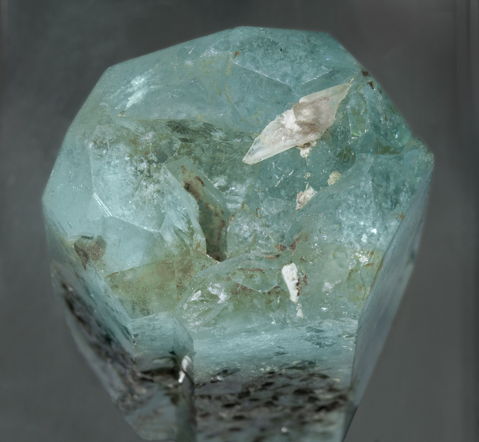 specimens/s_imagesY9/Beryl_aquamarine-VR28V9t.jpg