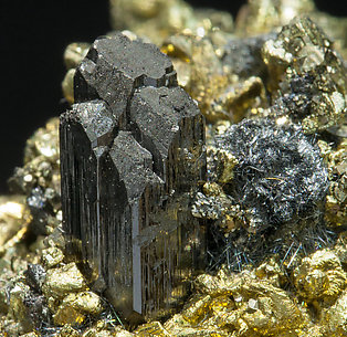 Chalcopyrite with Ferberite and Boulangerite (variety plumosite) . 