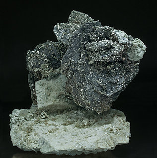 L�llingite with Molybdenite, Calcite, Arsenopyrite, Fluorite and Quartz. Side