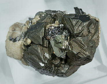 Sphalerite with Chalcopyrite, Arsenopyrite and Siderite. Top