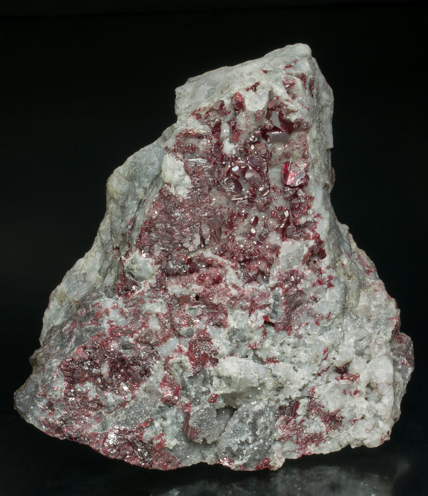 specimens/s_imagesZ1/Cinnabar-VB70Z1f.jpg