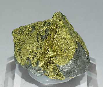 Chalcopyrite coating Tetrahedrite. Rear