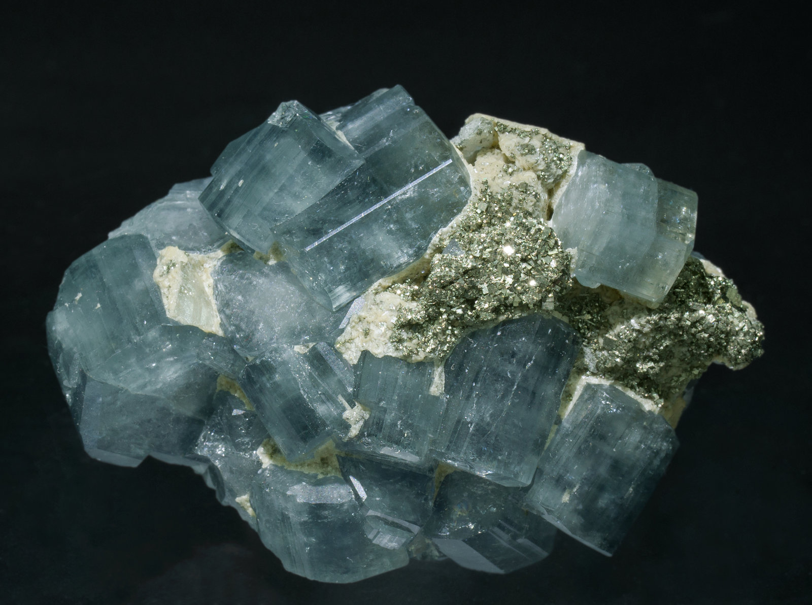 specimens/s_imagesZ2/Fluorapatite-TF10Z2f.jpg