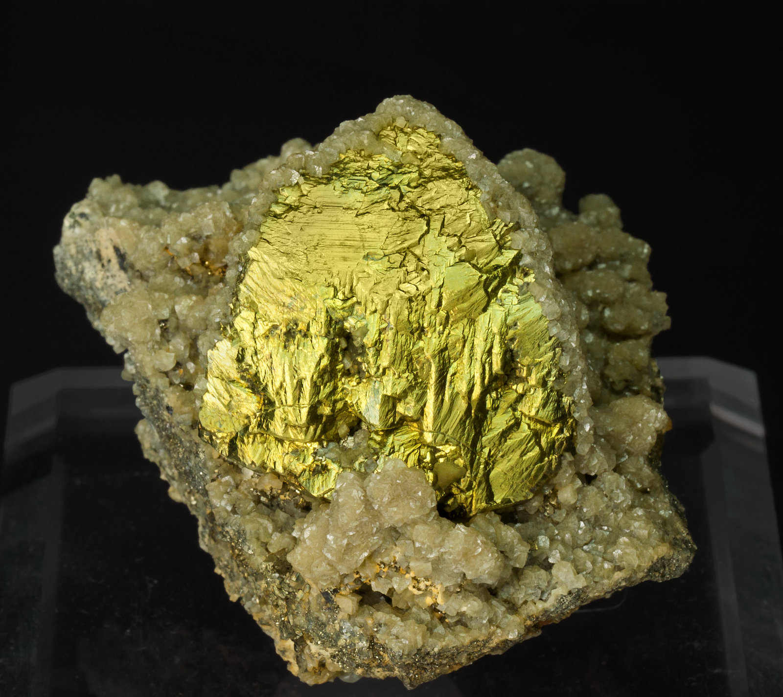specimens/s_imagesZ4/Chalcopyrite-EB96Z4f.jpg