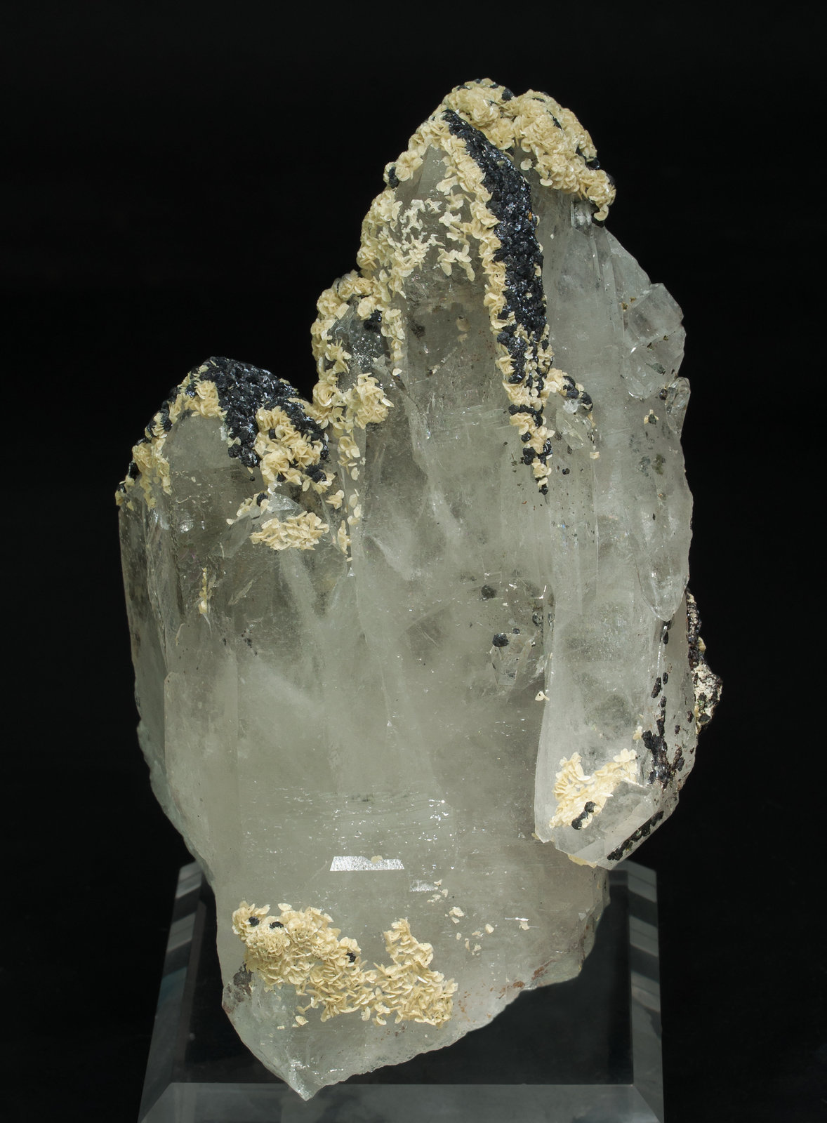 specimens/s_imagesZ4/Quartz-N17PQZ4f.jpg